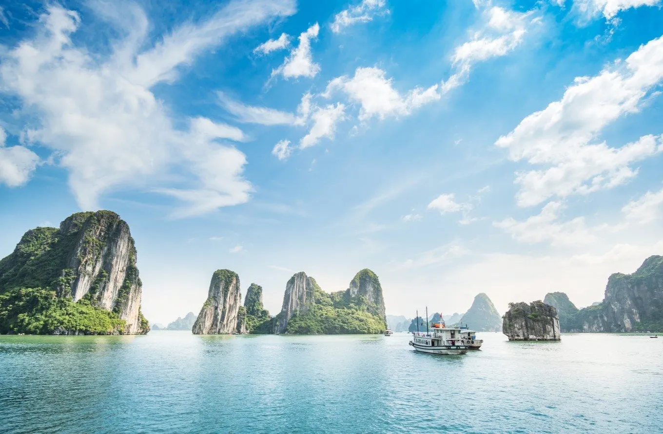Hành Trình Khám Phá Vịnh Hạ Long – Kỳ Quan Thiên Nhiên Hùng Vĩ